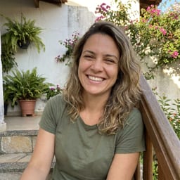 Letícia Moura
